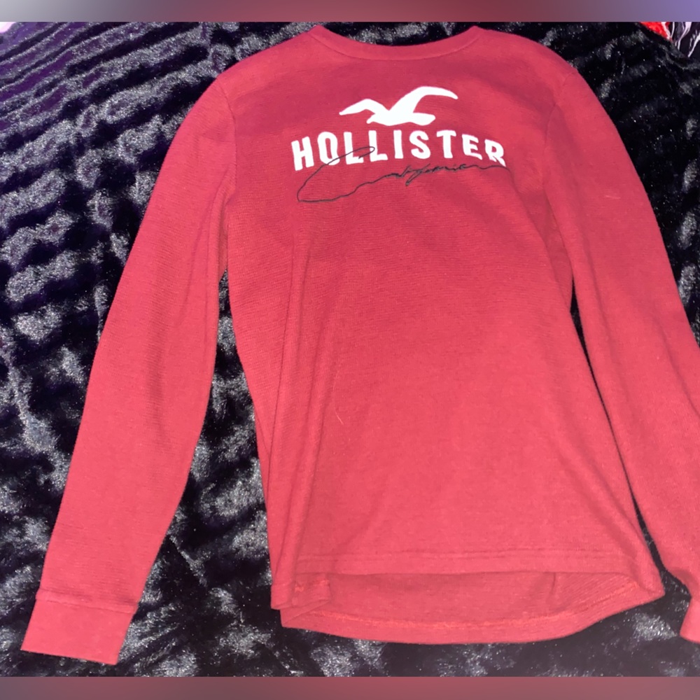 red hollister califorina  shirt size small
